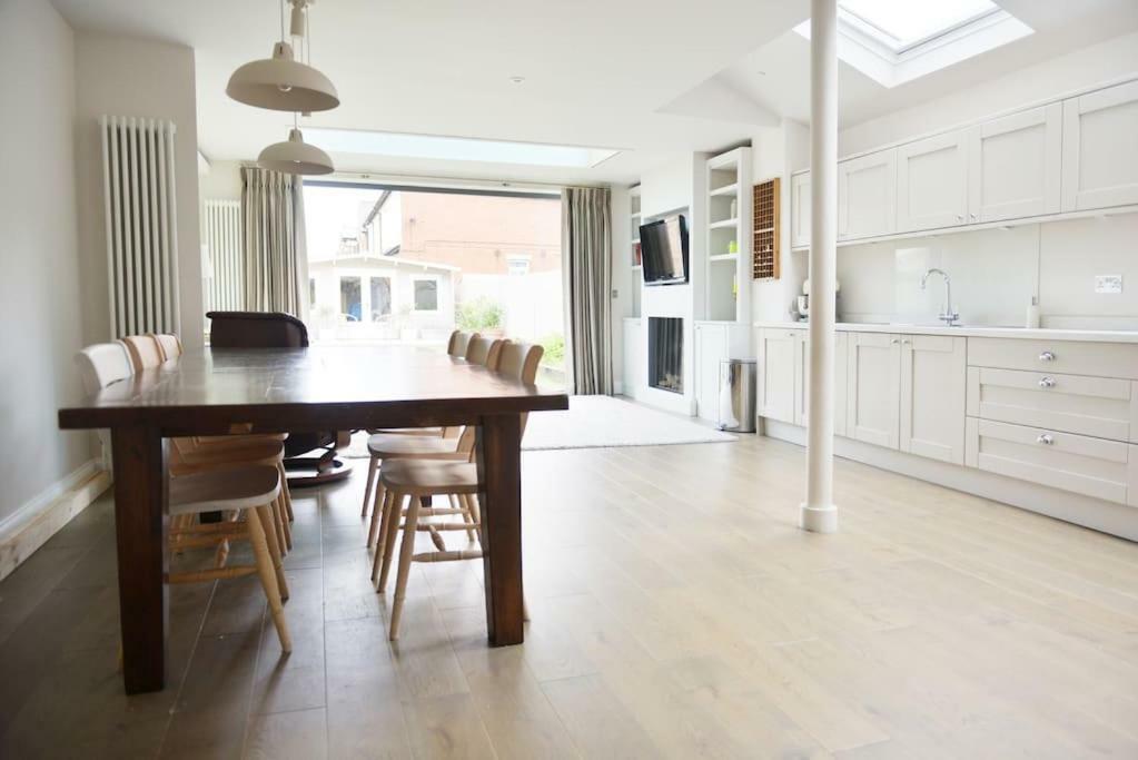 فندق Thames Dittonفي  Summer House المظهر الخارجي الصورة